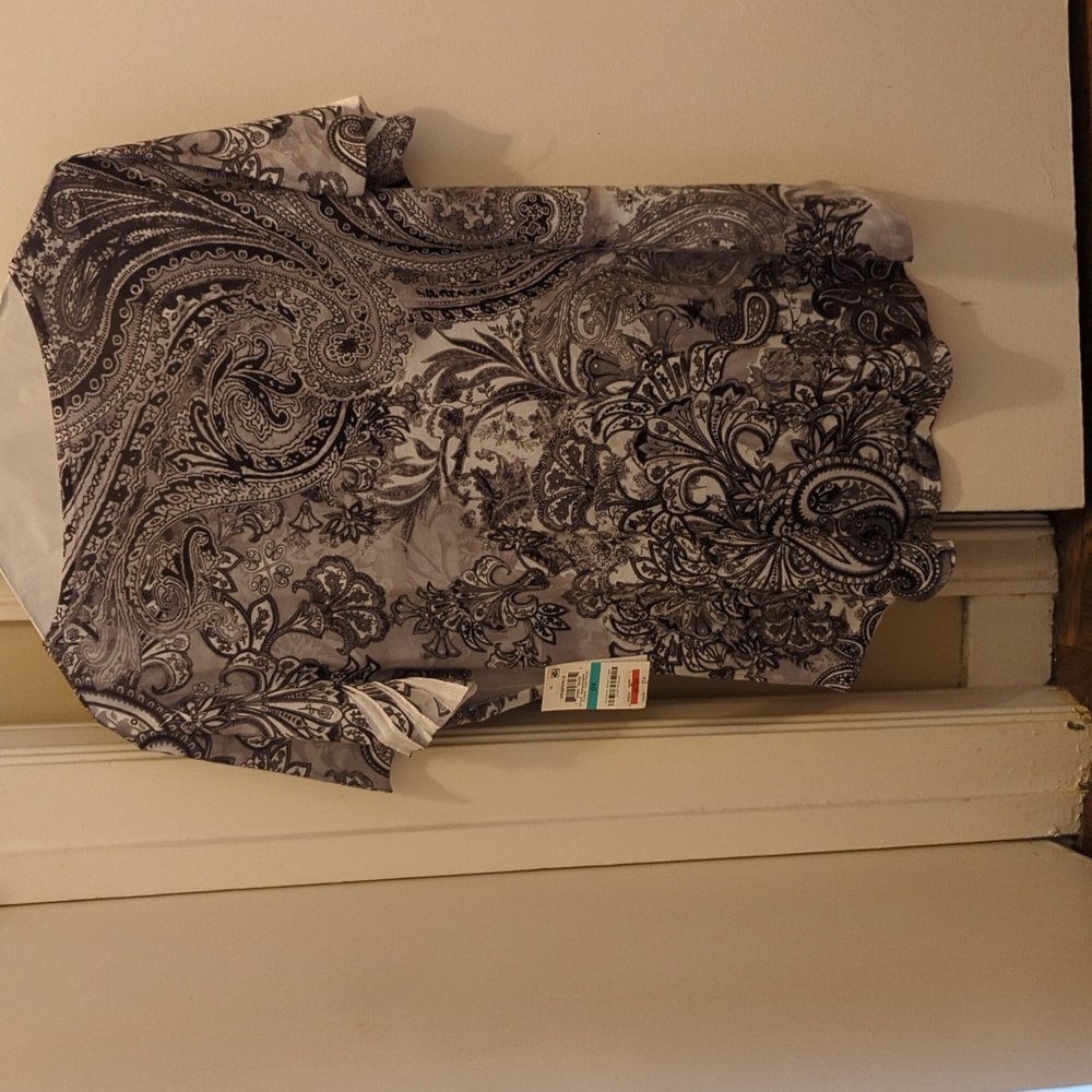 NWT Style & Co 0x women's T-shirt black, grey & white paisley swirl pattern - Picture 2 of 5